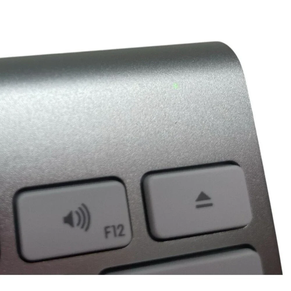 Apple Wireless Keyboard Model No. A1314 - Bluetooth Function Keys for iPad Mac